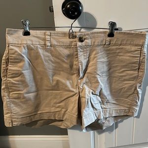 Old Navy Everyday Short Khaki Shorts